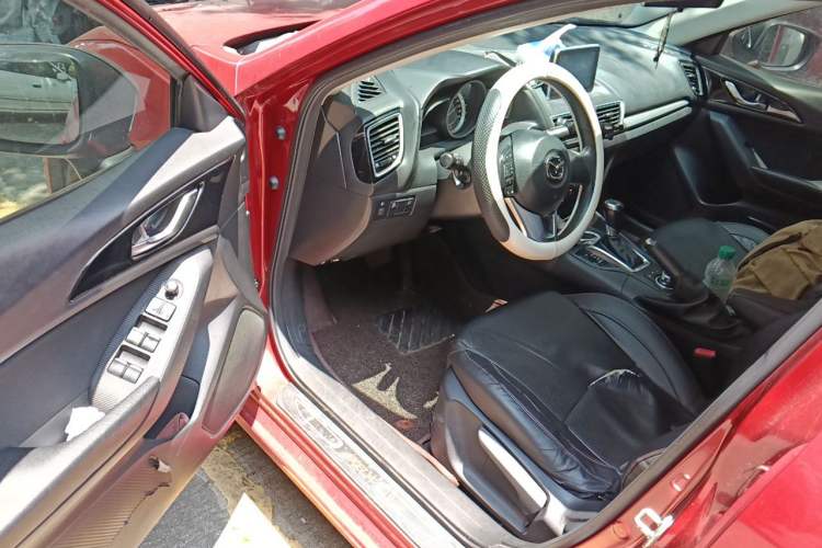 Used Mazda 3 Axela 2014 Sedan 1.5L Automatic Comfort Model Driver Seat
