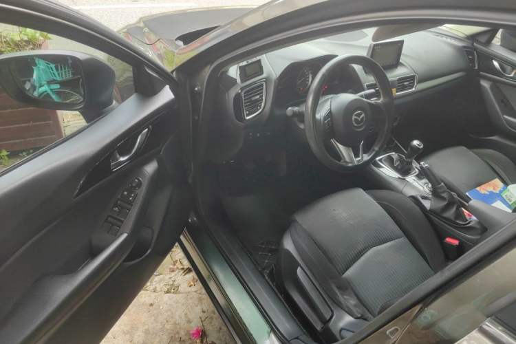 Used Mazda 3 Axela 2014 Sedan 1.5L Manual Comfort Model Driver Seat