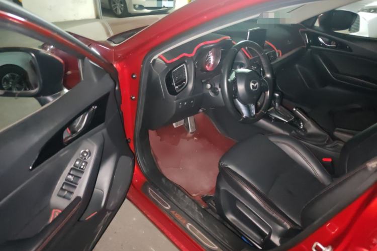 Used Mazda 3 Axela 2014 Hatchback 2.0L Automatic Sport Model Driver Seat