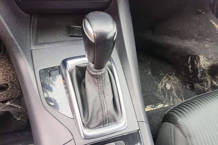 Used Mazda 3 Axela 2014 Sedan 1.5L Automatic Comfort Model Gear Lever