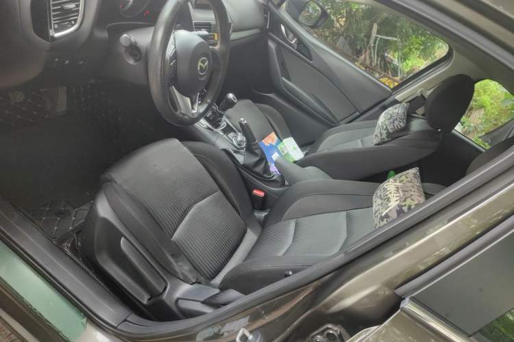 Used Mazda 3 Axela 2014 Sedan 1.5L Manual Comfort Model Left Front Seat