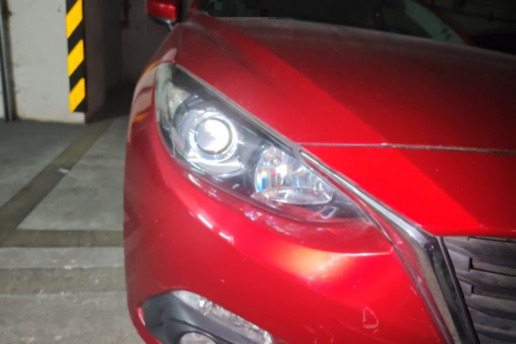 Used Mazda 3 Axela 2014 Hatchback 2.0L Automatic Sport Model Right Front Headlight