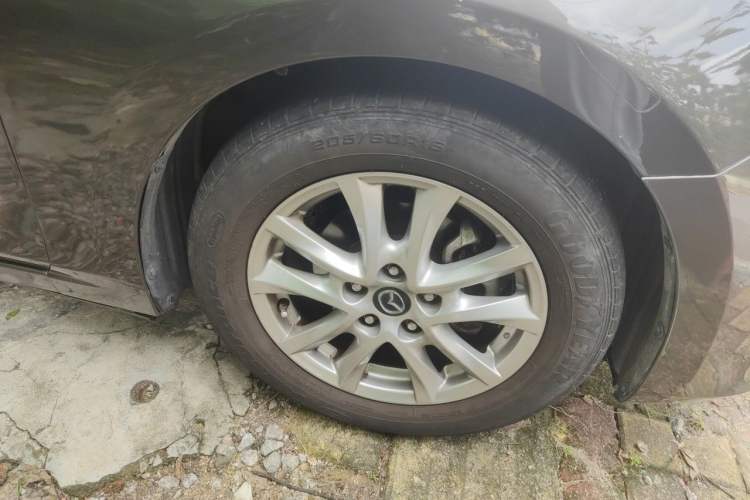 Used Mazda 3 Axela 2014 Sedan 1.5L Manual Comfort Model Right Front Wheel Hub