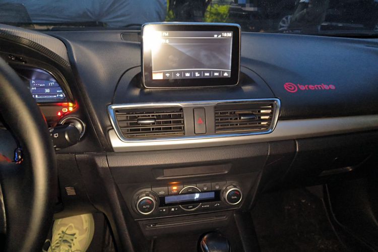 Used Mazda 3 Axela 2014 Hatchback 2.0L Automatic Flagship Model Audio And AC Panel