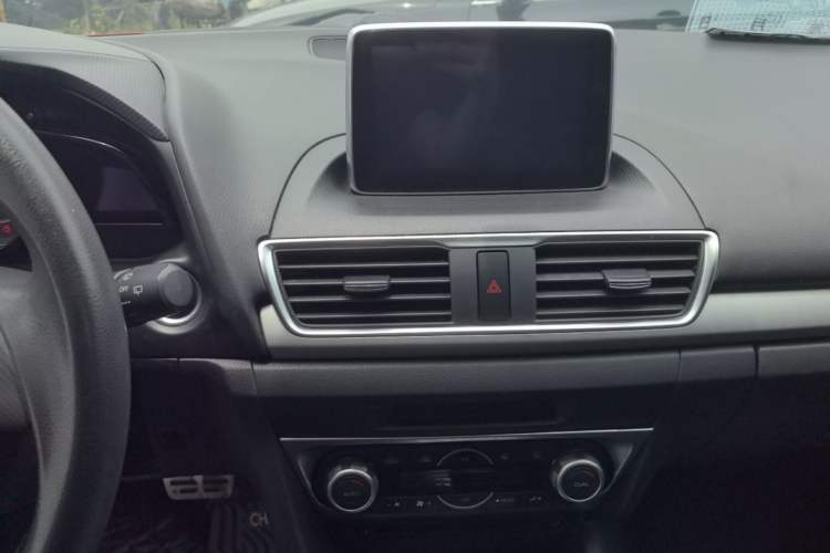 Used Mazda 3 Axela 2014 Hatchback 1.5L Automatic Luxury Model Audio And AC Panel