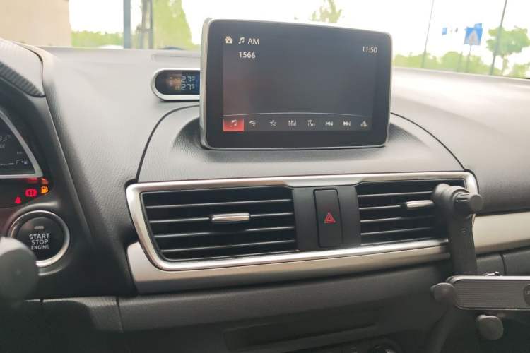Used Mazda 3 Axela 2014 Sedan 2.0L Automatic Flagship Model Audio And AC Panel