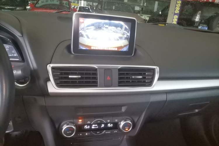 Used Mazda 3 Axela 2014 Hatchback 2.0L Automatic Flagship Model Audio And AC Panel