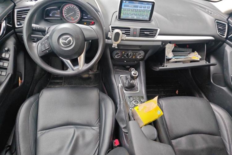 Used Mazda 3 Axela 2014 Sedan 1.5L Manual Comfort Model Center Console