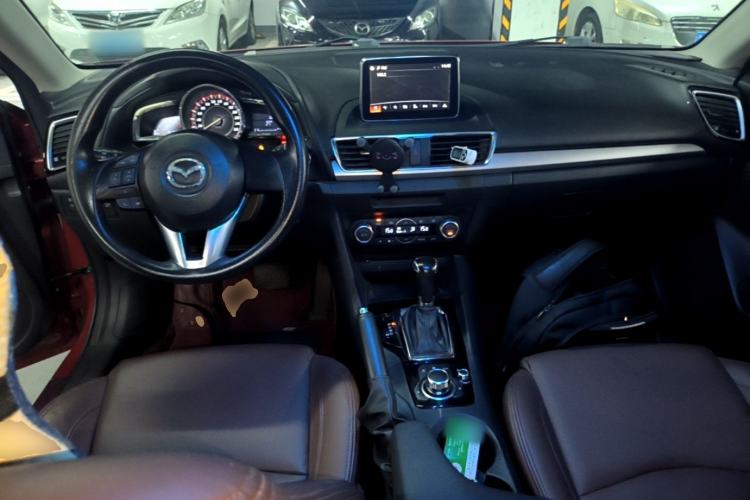 Used Mazda 3 Axela 2014 Sedan 1.5L Automatic Luxury Model Center Console