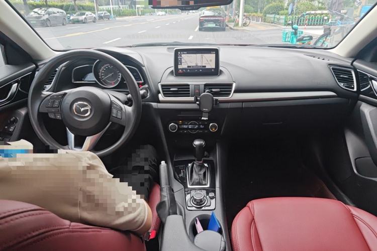 Used Mazda 3 Axela 2014 Sedan 1.5L Automatic Luxury Model Center Console