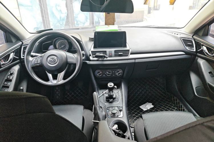 Used Mazda 3 Axela 2014 Sedan 1.5L Manual Comfort Model Center Console
