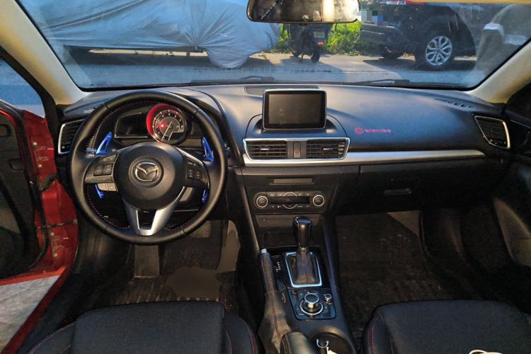 Used Mazda 3 Axela 2014 Hatchback 2.0L Automatic Flagship Model Center Console