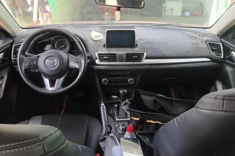 Used Mazda 3 Axela 2014 Hatchback 1.5L Automatic Luxury Model Center Console