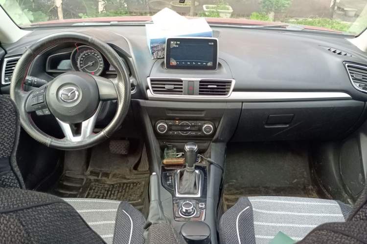 Used Mazda 3 Axela 2014 Sedan 1.5L Automatic Luxury Model Center Console