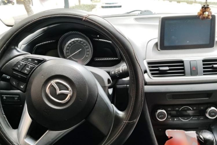 Used Mazda 3 Axela 2014 Sedan 1.5L Automatic Luxury Model Center Console
