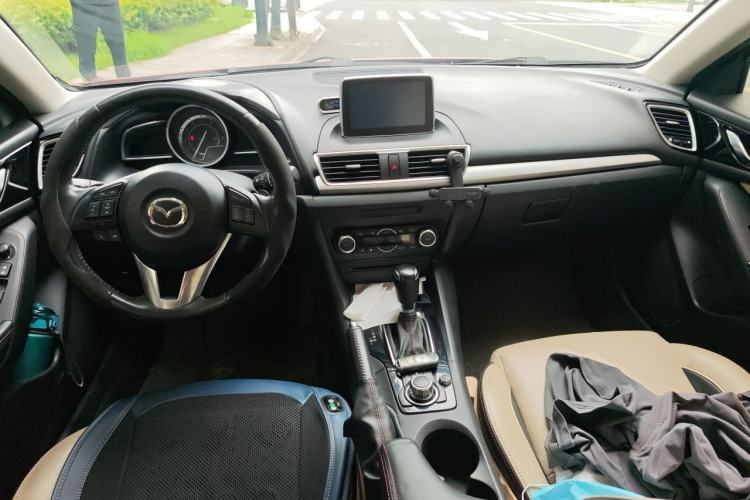 Used Mazda 3 Axela 2014 Sedan 2.0L Automatic Flagship Model Center Console
