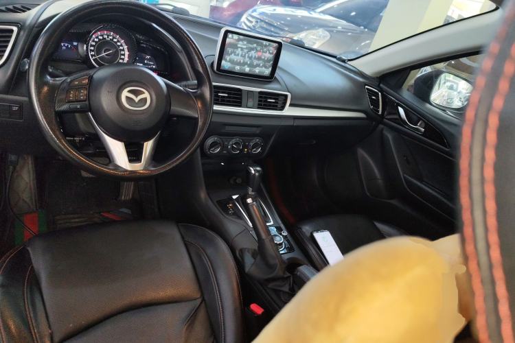 Used Mazda 3 Axela 2014 Sedan 1.5L Automatic Comfort Model Center Console