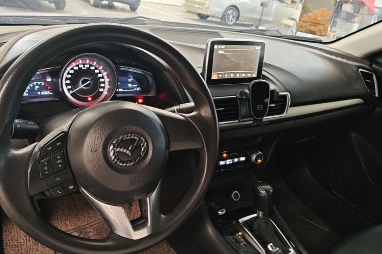 Used Mazda 3 Axela 2014 Sedan 1.5L Automatic Luxury Model Center Console