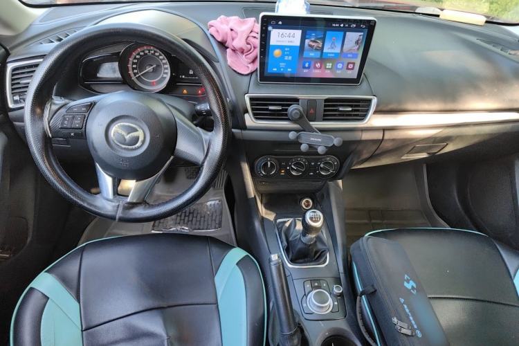 Used Mazda 3 Axela 2014 Sedan 1.5L Manual Comfort Model Center Console
