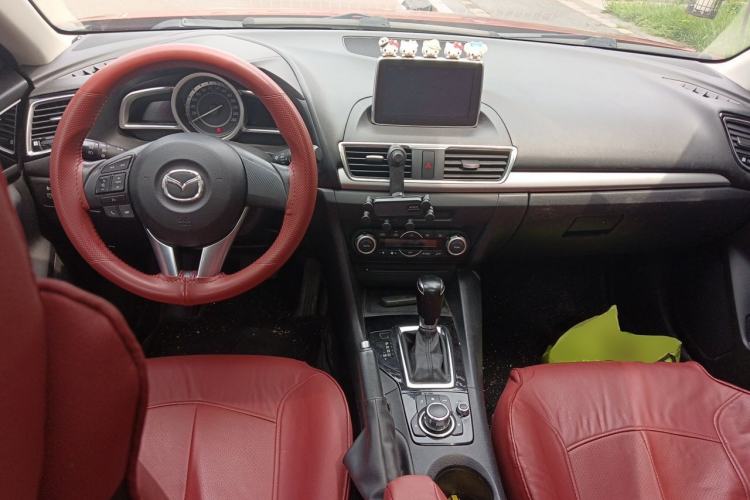 Used Mazda 3 Axela 2014 Sedan 1.5L Automatic Luxury Model Center Console
