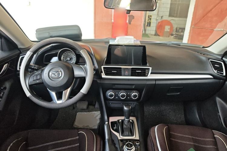 Used Mazda 3 Axela 2014 Sedan 1.5L Automatic Comfort Model Center Console