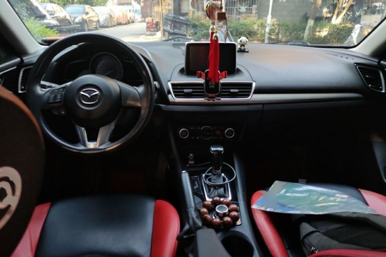 Used Mazda 3 Axela 2014 Sedan 1.5L Automatic Luxury Model Center Console