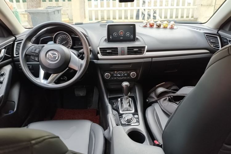 Used Mazda 3 Axela 2014 Sedan 1.5L Automatic Luxury Model Center Console