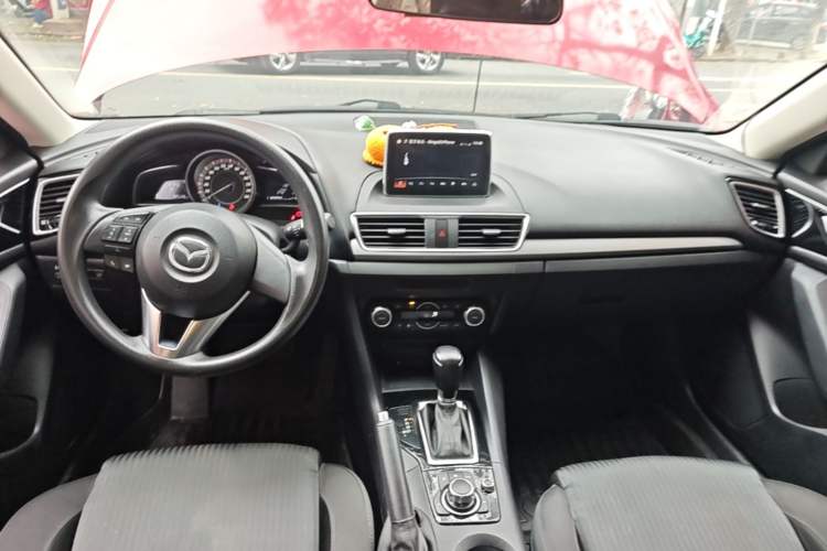 Used Mazda 3 Axela 2014 Sedan 1.5L Automatic Luxury Model Center Console