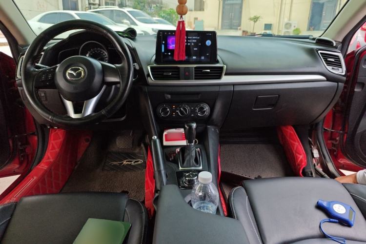 Used Mazda 3 Axela 2014 Sedan 1.5L Automatic Comfort Model Center Console