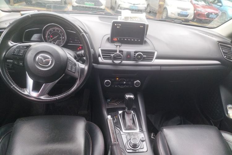 Used Mazda 3 Axela 2014 Hatchback 2.0L Automatic Flagship Model Center Console