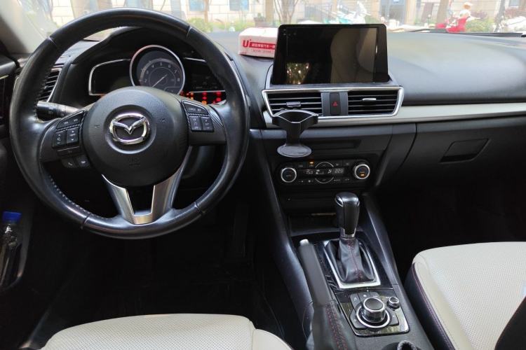 Used Mazda 3 Axela 2014 Sedan 2.0L Automatic Flagship Model Center Console