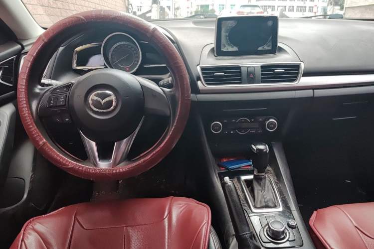 Used Mazda 3 Axela 2014 Sedan 1.5L Automatic Luxury Model Center Console