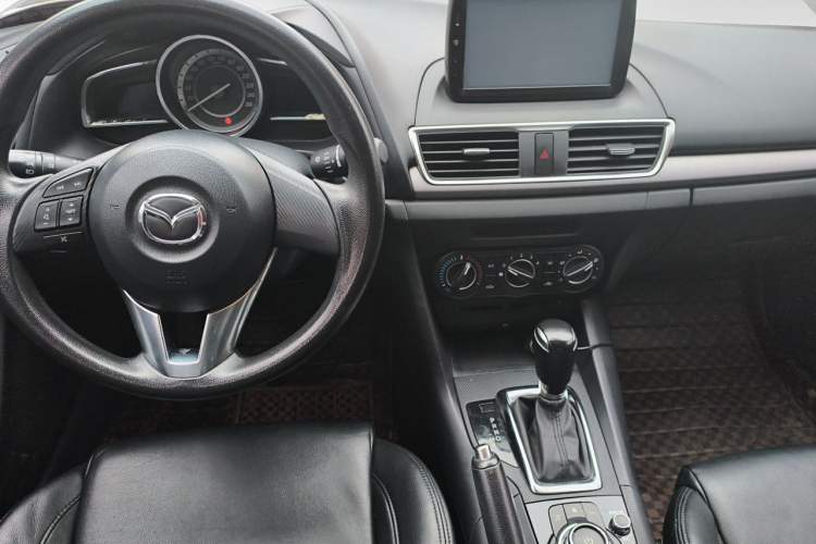 Used Mazda 3 Axela 2014 Sedan 1.5L Automatic Comfort Model Center Console