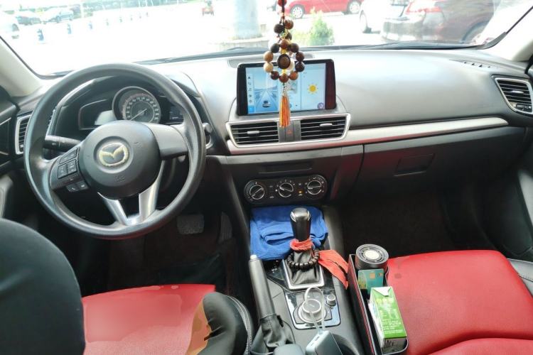 Used Mazda 3 Axela 2014 Sedan 1.5L Automatic Comfort Model Center Console
