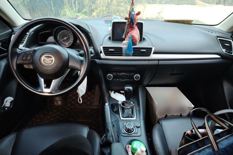 Used Mazda 3 Axela 2014 Sedan 1.5L Automatic Luxury Model Center Console