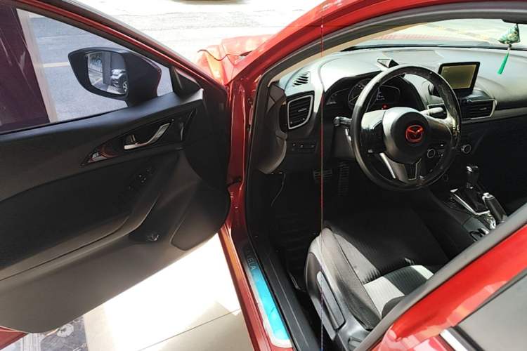 Used Mazda 3 Axela 2014 Sedan 1.5L Automatic Luxury Model Driver Seat