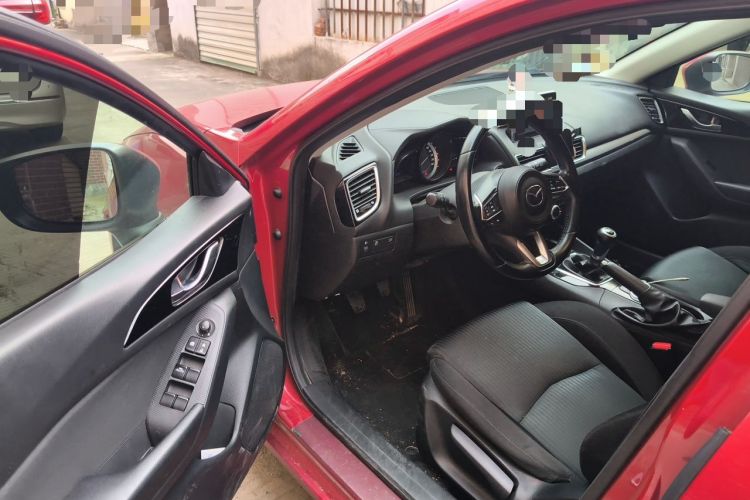 Used Mazda 3 Axela 2014 Hatchback 1.5L Manual Comfort Model Driver Seat