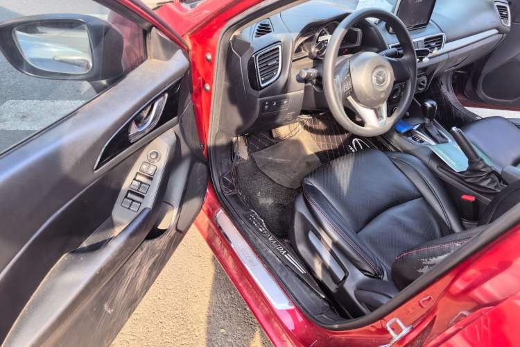Used Mazda 3 Axela 2014 Sedan 1.5L Automatic Comfort Model Driver Seat