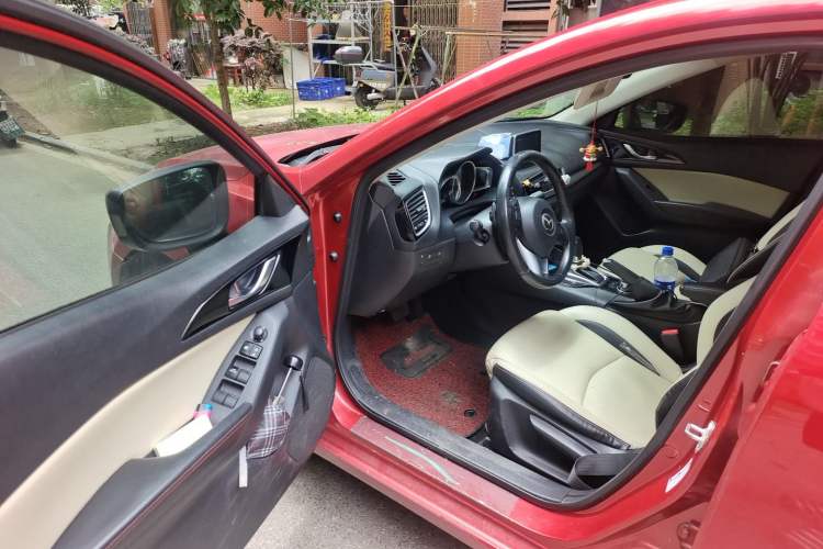 Used Mazda 3 Axela 2014 Sedan 2.0L Automatic Flagship Model Driver Seat