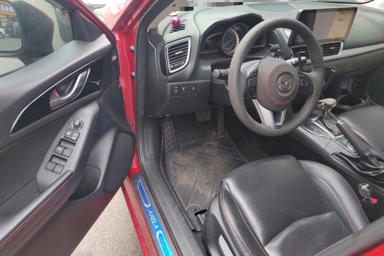 Used Mazda 3 Axela 2014 Hatchback 2.0L Automatic Sport Model Driver Seat