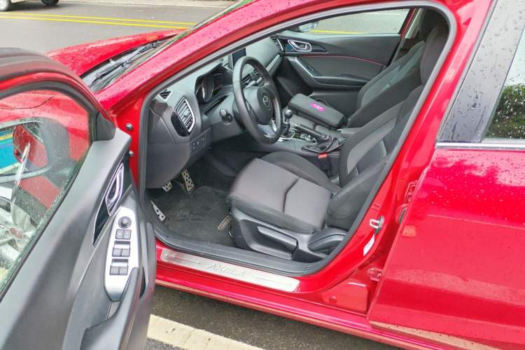 Used Mazda 3 Axela 2014 Sedan 1.5L Manual Comfort Model Driver Seat
