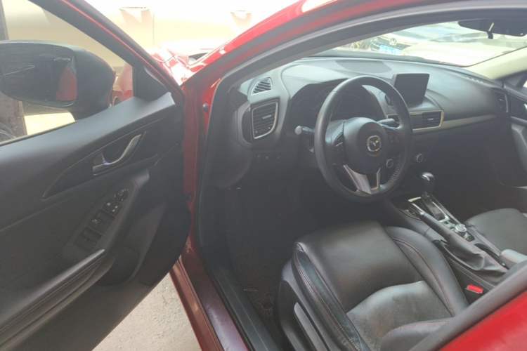 Used Mazda 3 Axela 2014 Sedan 2.0L Automatic Sport Model Driver Seat