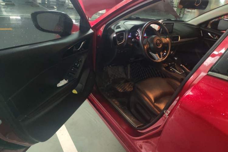 Used Mazda 3 Axela 2014 Sedan 2.0L Automatic Sport Model Driver Seat