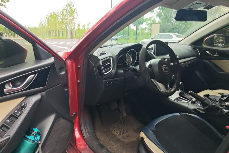 Used Mazda 3 Axela 2014 Sedan 2.0L Automatic Flagship Model Driver Seat