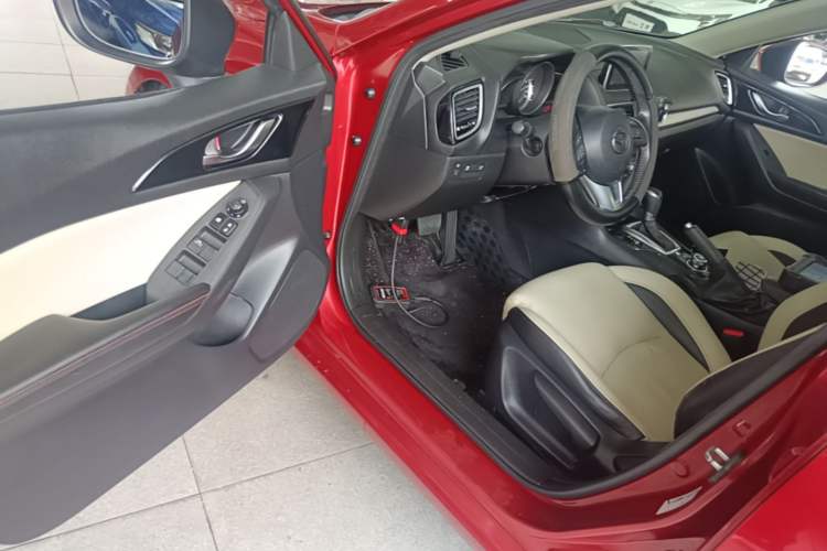 Used Mazda 3 Axela 2014 Sedan 2.0L Automatic Sport Model Driver Seat