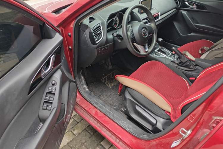 Used Mazda 3 Axela 2014 Sedan 1.5L Automatic Luxury Model Driver Seat
