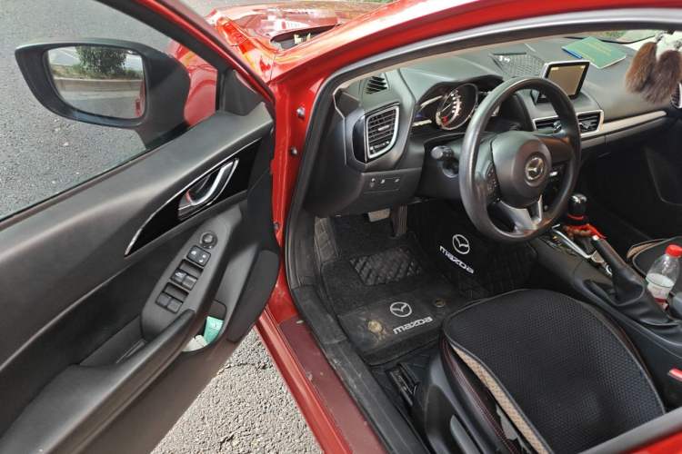 Used Mazda 3 Axela 2014 Sedan 1.5L Automatic Luxury Model Driver Seat