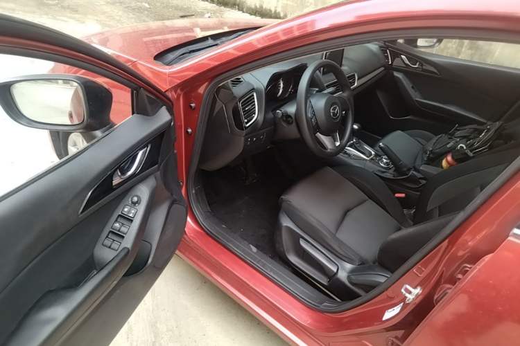 Used Mazda 3 Axela 2014 Sedan 1.5L Automatic Luxury Model Driver Seat