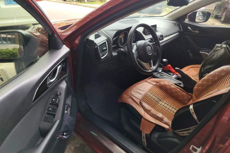 Used Mazda 3 Axela 2014 Sedan 1.5L Automatic Comfort Model Driver Seat