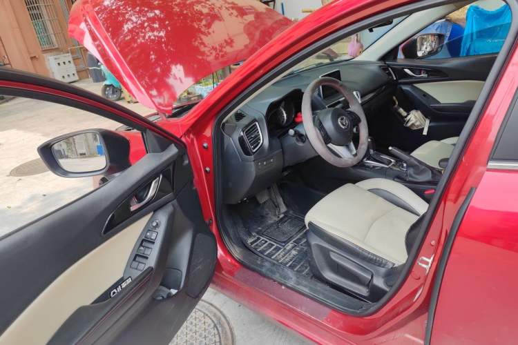 Used Mazda 3 Axela 2014 Sedan 2.0L Automatic Sport Model Driver Seat